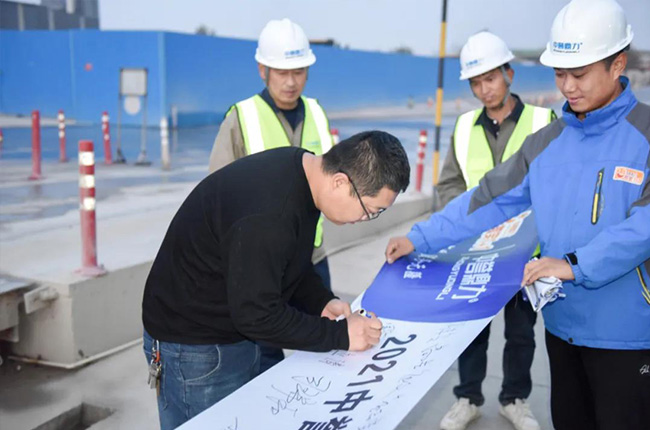 藍天衛士環保材料負責人與中譽鼎力售后團隊合影留念