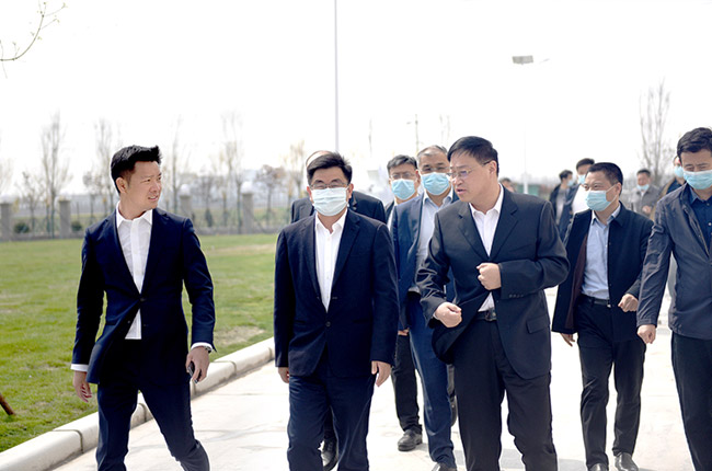 衛(wèi)輝市委書記聶長明蒞臨遠(yuǎn)大新材項目視察指導(dǎo)