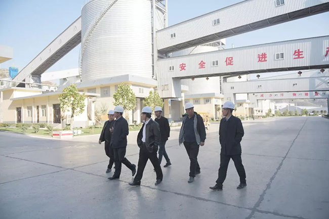 �F���~�ʭh���־��L������һ���W�R���u���������{��