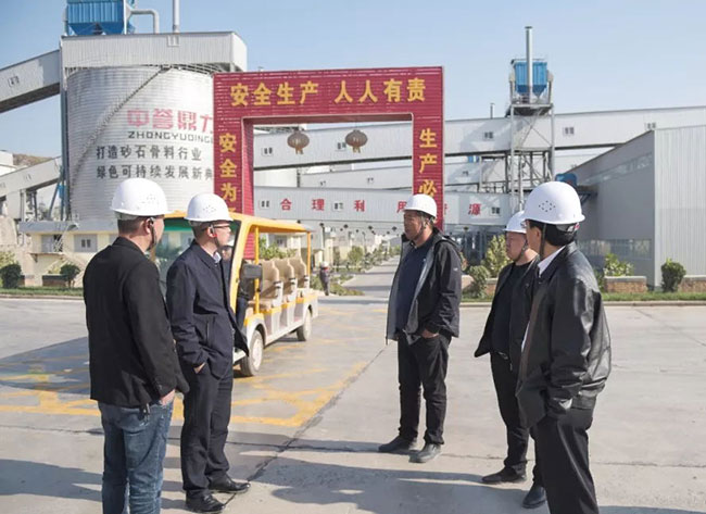 �F���~�ʭh���־��L������һ���W�R���u���������{��