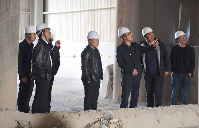 �F���~�ʭh���־��L������һ���W�R���u���������{��