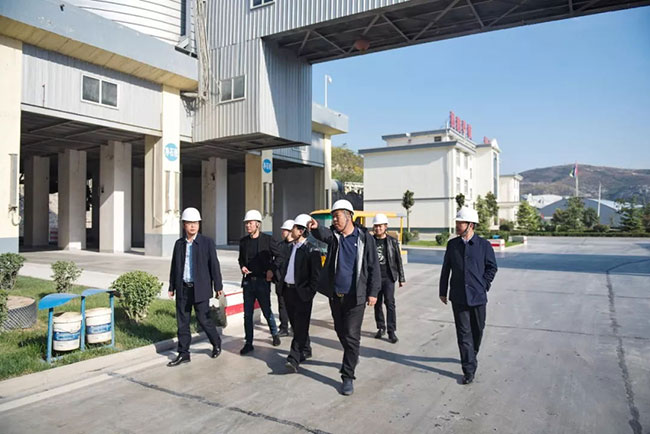 �F���~�ʭh���־��L������һ���W�R���u���������{��