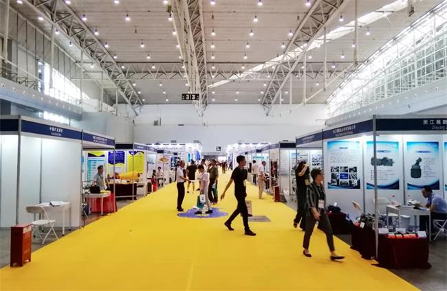 �½��V����չ���F��