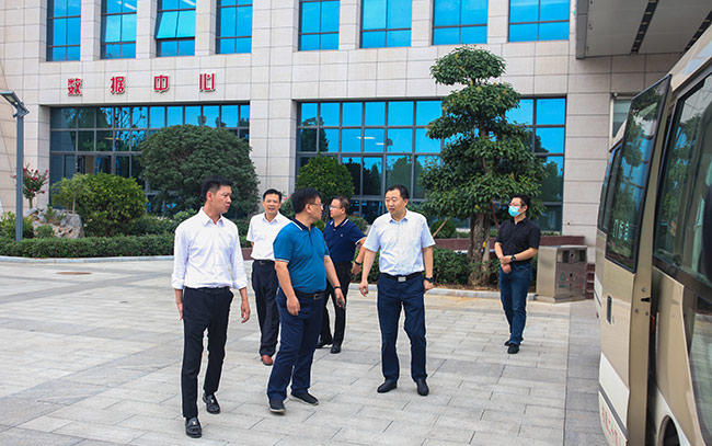 �����и��ؕ��L��־��һ���W�R���u���������{��